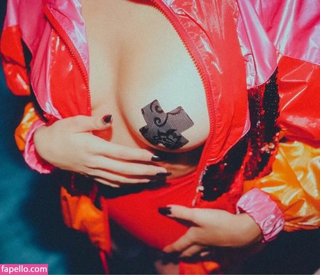 Anna Kisue sexy pornografische bild