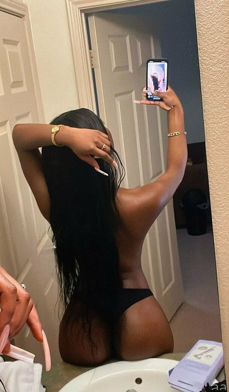 Rohilu hübsche pornografische foto