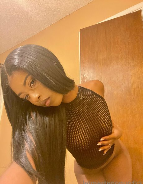 Rohilu heiße nackte foto