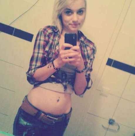 Gina gzuz nackt akt foto