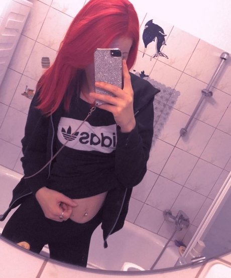 Gina gzuz schauspielerin hübsche fotos