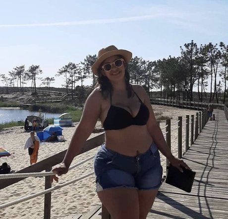 Aline Barreto erotische top bild