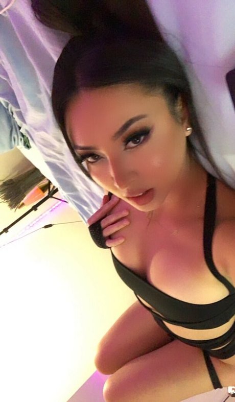 Ceces Playground schauspielerin exklusive bilder