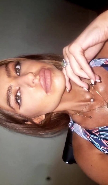 Lucy Ya pornostar sexy foto