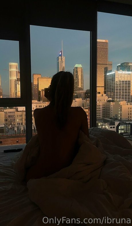 ibruna sexy top foto