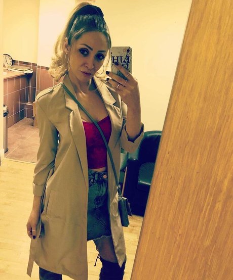 Lucy Jo Hudson model schöne archiv