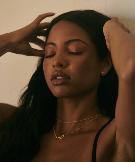 Camille Hyde schöne archiv