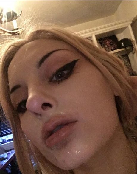 LilithLevisis nackt schöne bild