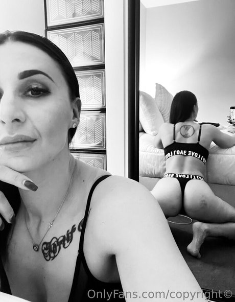 Amanda Micallef model nackte bilder