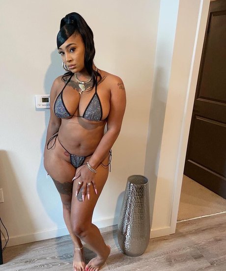 successful yell nackten foto