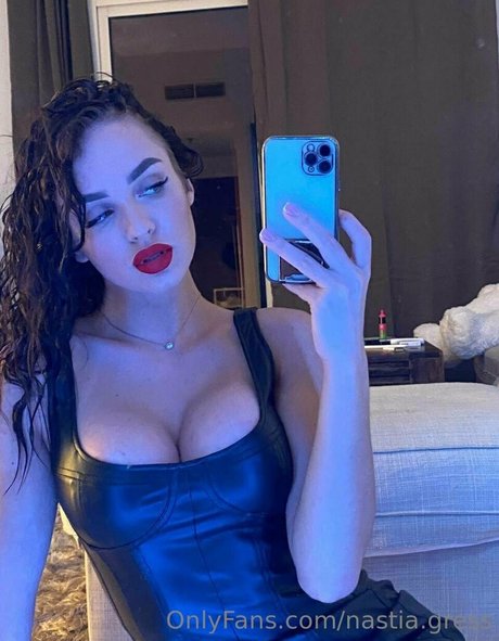 Anastasia Gress porno kunst galerie