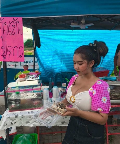 Yes Give top akt galerie