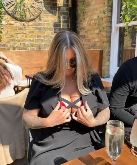 Whispah gaming nackte pornostar galerie