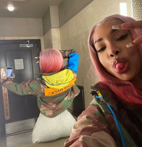 flyyytattedsky schauspielerin perfekte galerie