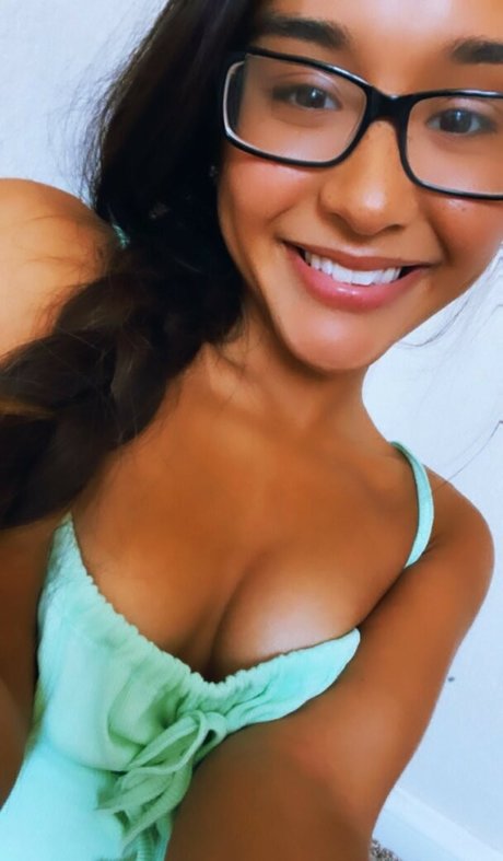 Alahna Ly model pornografische galerie