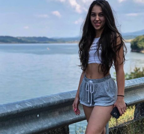 Mates Madalina pornostar beste bilder