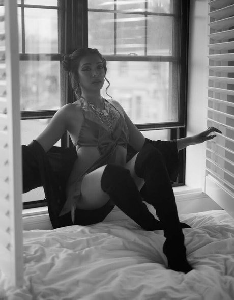 Rubi Satha model erotische fotos