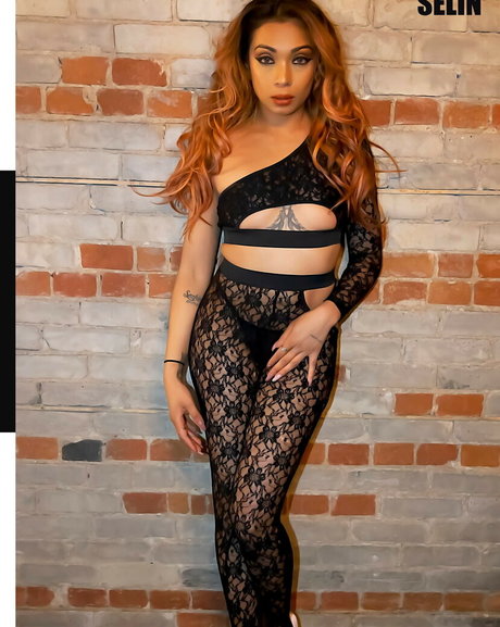 Rubi Satha sexy akt bilder