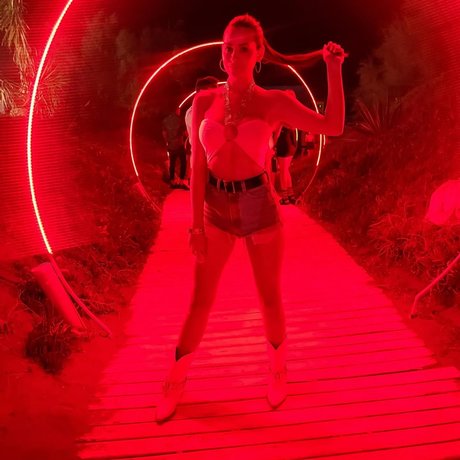 schöne asiatische onlyfans xxx nackten archiv