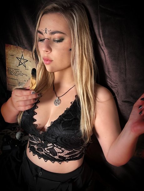 Emmadizzy freie nackt bild