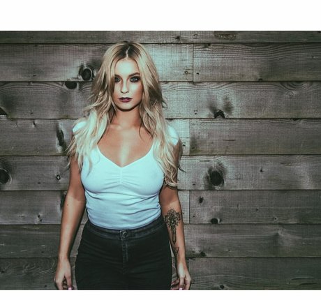 Hollie Sparrow schauspielerin porno fotos