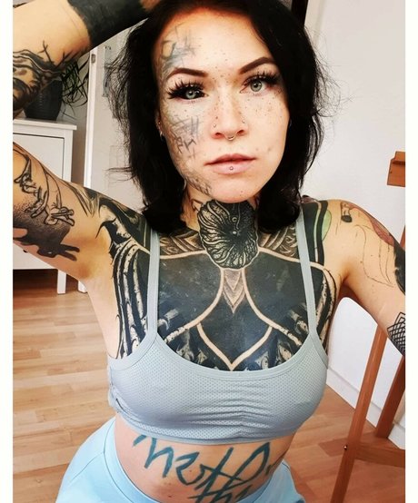 Baleathescarleg model akt galerie