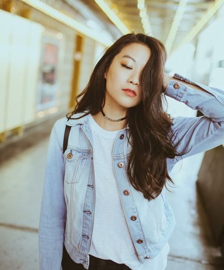 asiatische studentin onlyfans akt bild