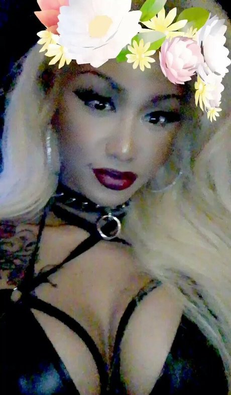 Mia Tasiilemiliona erotische xxx fotos