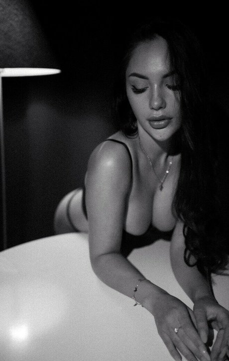 Kristina Azaronak kostenlose heiße foto