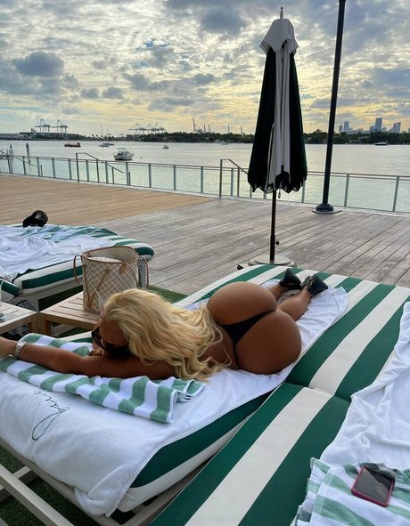 Kirsty teee model nackte fotos