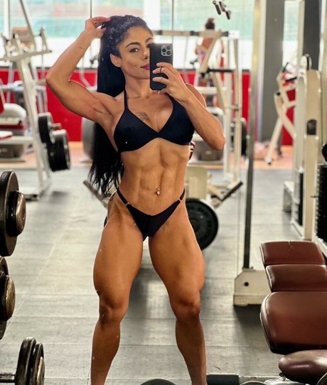 Yanet erotische hübsche galerie