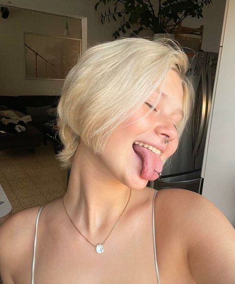 Nikaromm nackt porno galerie