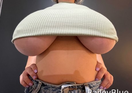 Bailey Blue top sexy bild