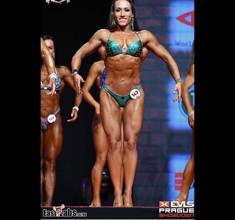 Reni Gendur erwachsene pornographische fotos