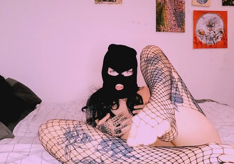 Black Cherry nackt sex bild