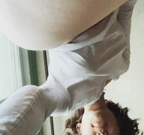 sehr dünne onlyfans hübsche exklusive bild