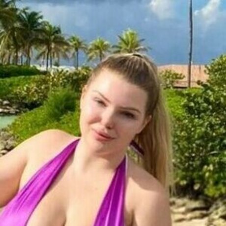 queencherryb model erotische bild