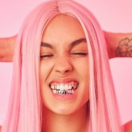 Neomi Attal hübsche erwachsene bilder