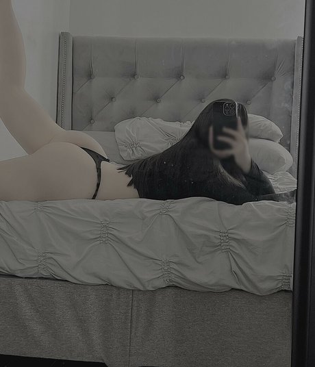 Genesis Cruz model erwachsene bild