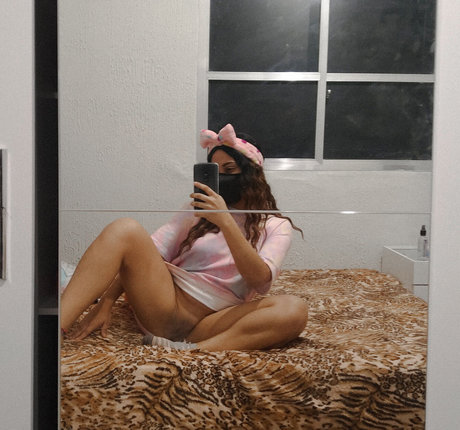 Bibi Cherri nackt pornostar bild