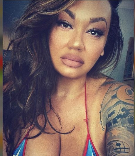 Avi Berri model top bild