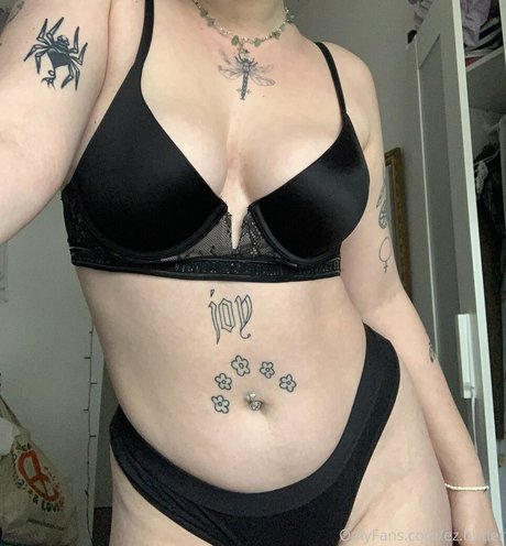 Ezra Butler erotische top foto