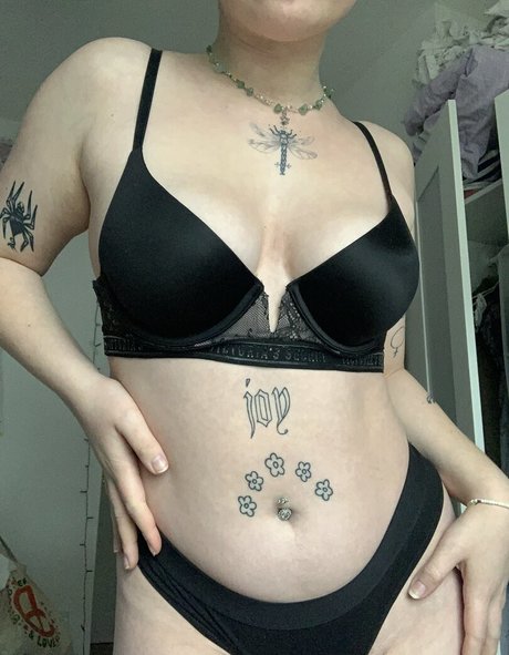 Ezra Butler sexy hd bild