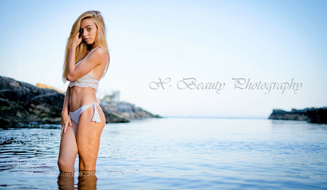 Solange Rodrigues erotische akt bild