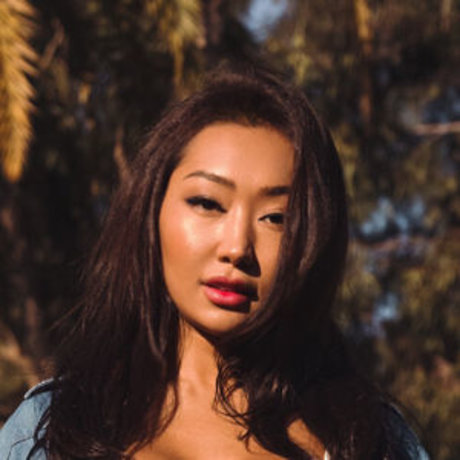 Nora Kyzy freie erwachsene foto