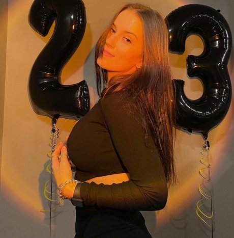 Madisun Sullivan model nackte galerien