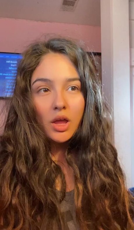 sperma auf der zunge onlyfans sexy perfekte foto