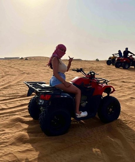 Tegan Hall schauspielerin nackten archiv