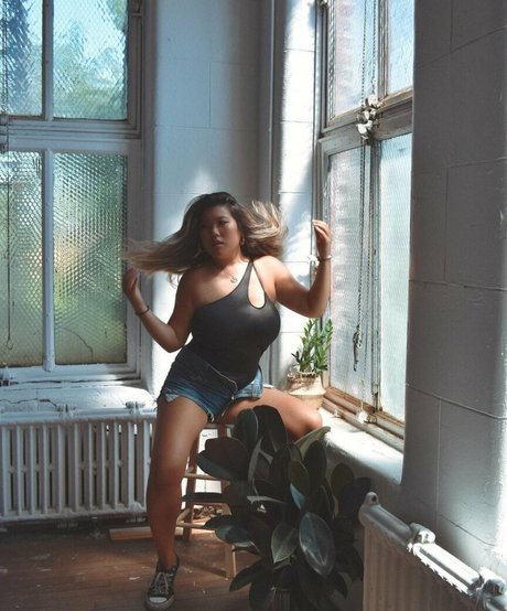 Tiffany Shu erwachsene nette bilder