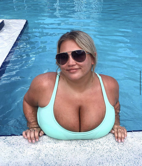 Hayden Buchko xxx bild